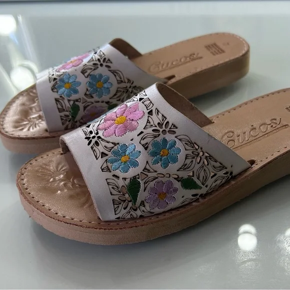 Artisan Leather Sandals - Picture 4 of 4